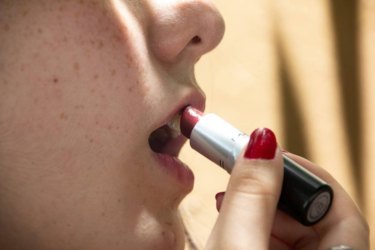Why Your Lip Defining Pencil Isn’t Working (And How to Fix It Like a Pro)