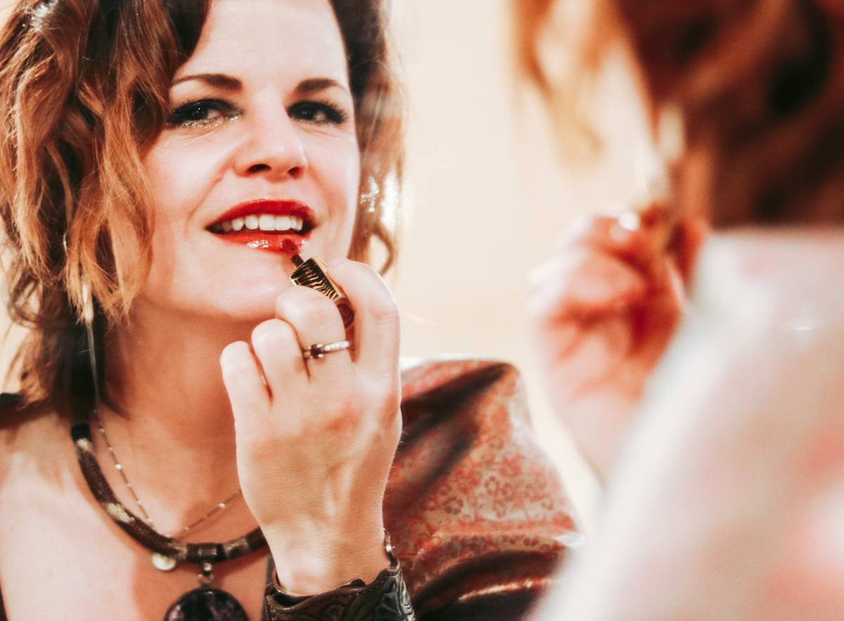 How to Master the Art of a Long-Lasting Lip Shade: Expert Tips, Product Picks & Pro Techniques