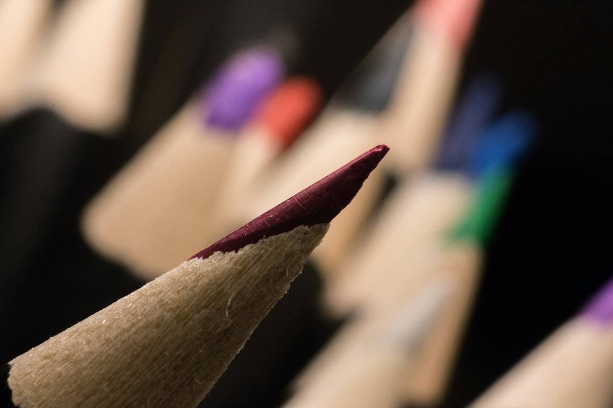 Side-by-side comparison showing blended vs defined fine-tip lip crayon results